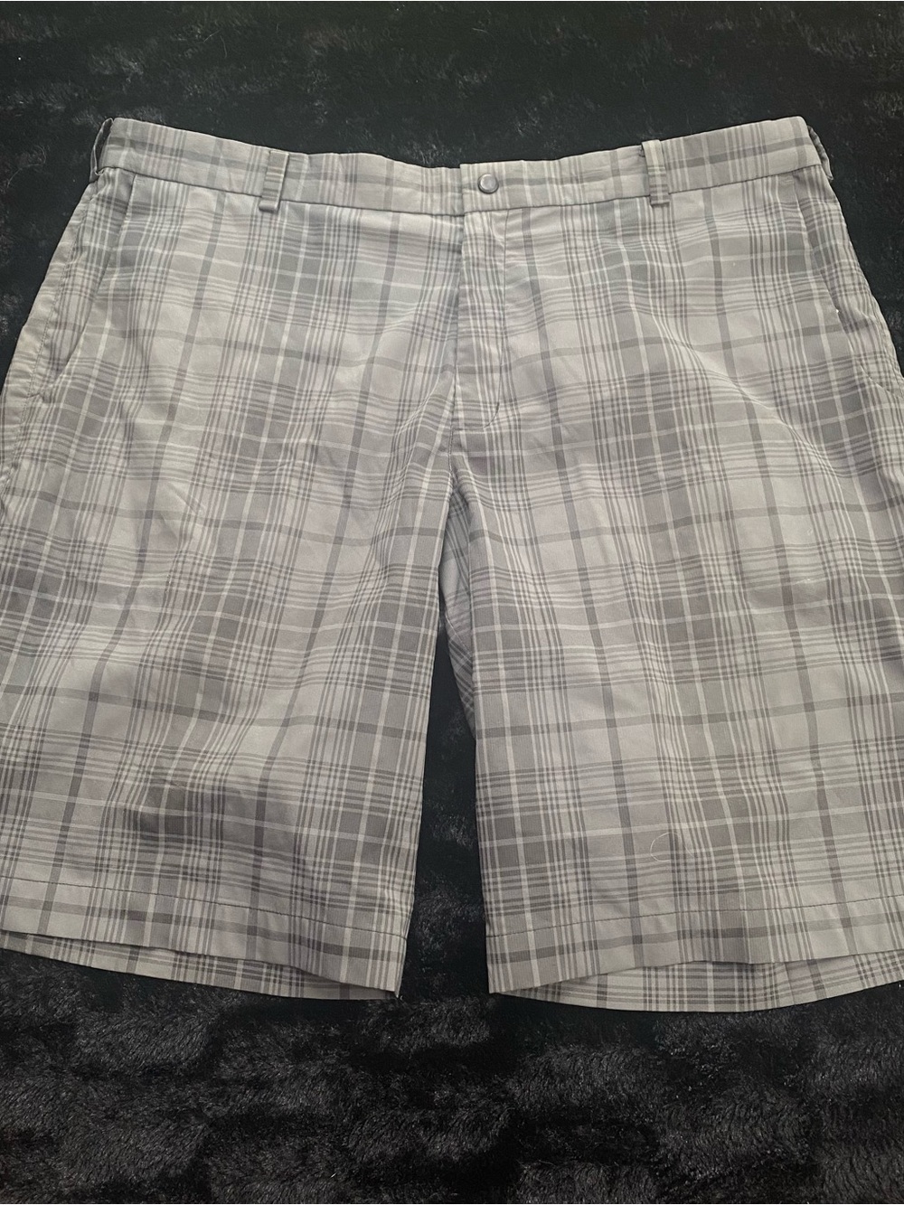 Nike Men's Light Gray Plaid Flat-Front Shorts
